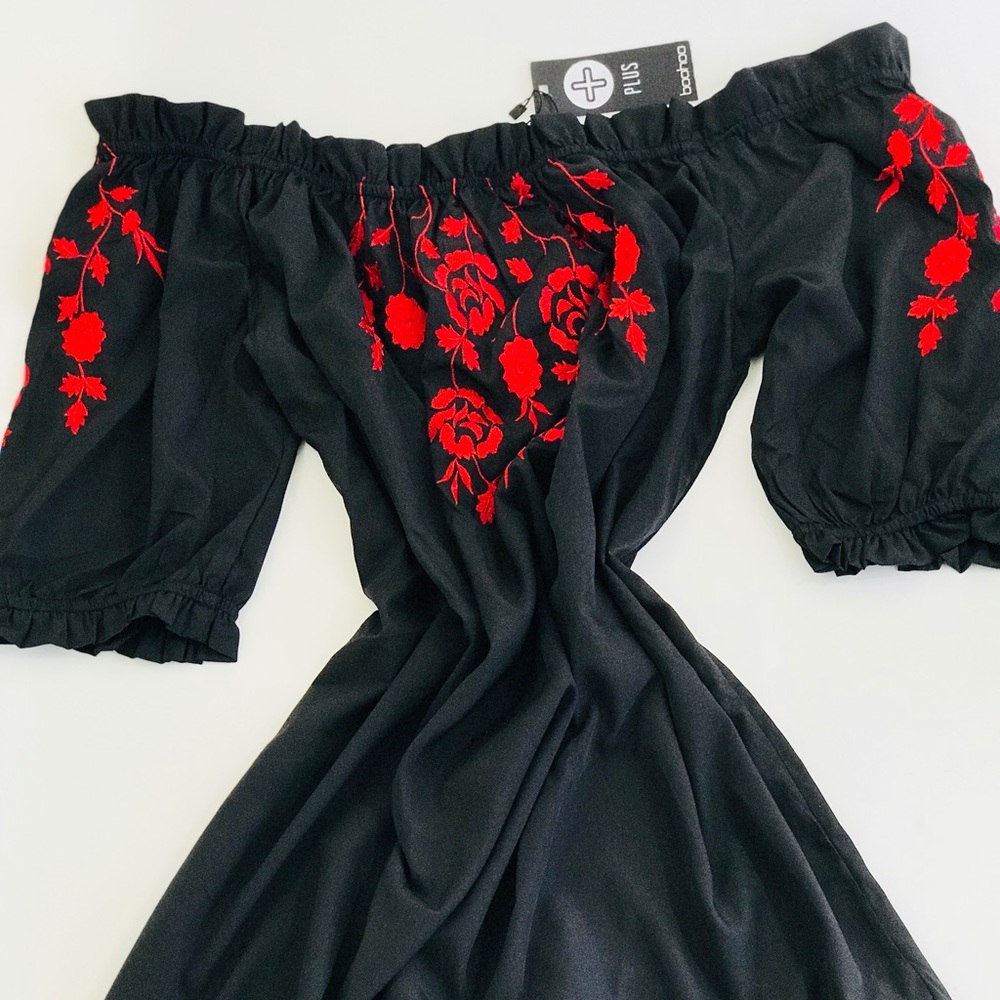 Embroidered off the shoulder dress (Black)